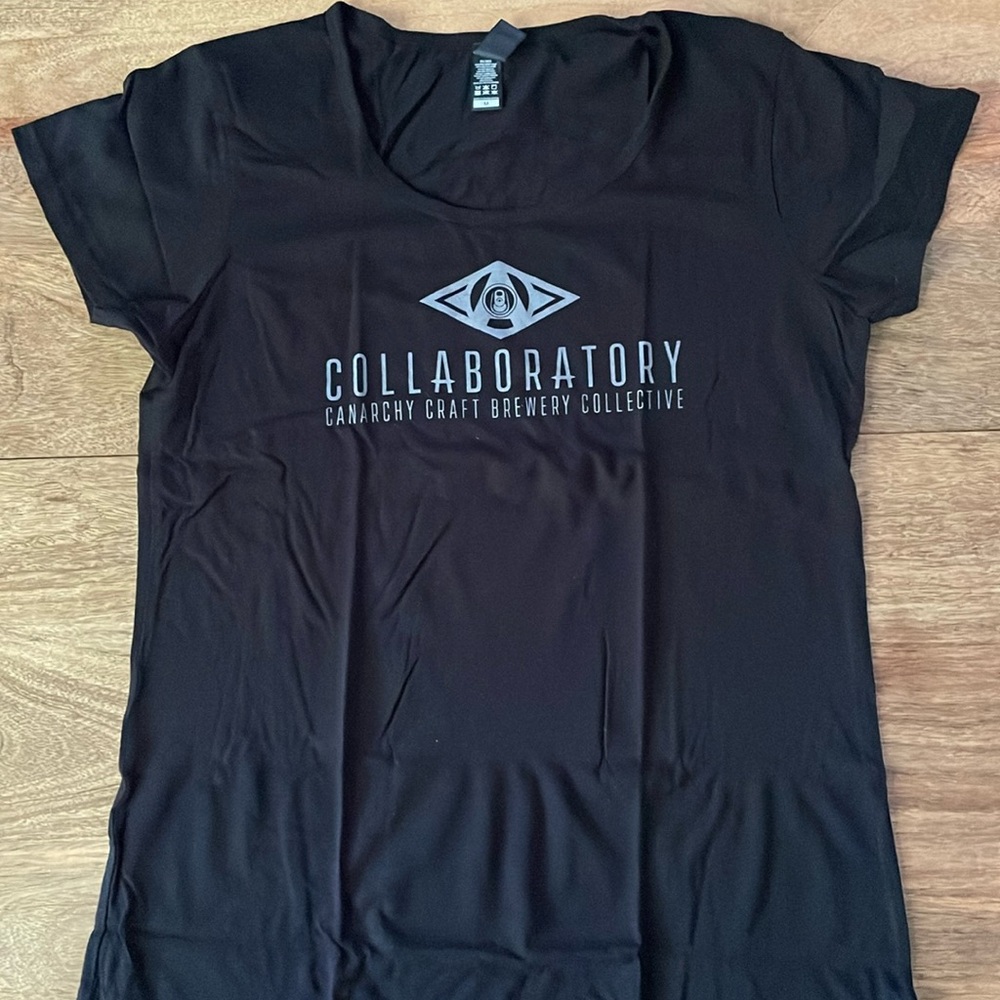 Collaboratory Canarchy Craft Brewery Collective scoop neck T-shirt M